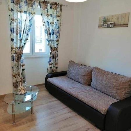 באניולה Apartments Martina מראה חיצוני תמונה