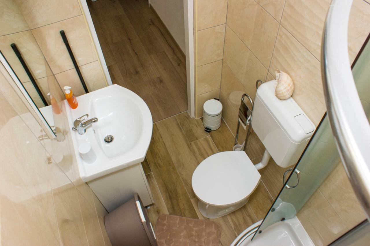באניולה Apartments Martina מראה חיצוני תמונה