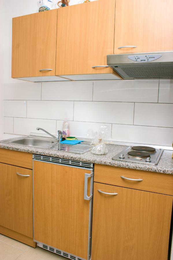 באניולה Apartments Martina מראה חיצוני תמונה