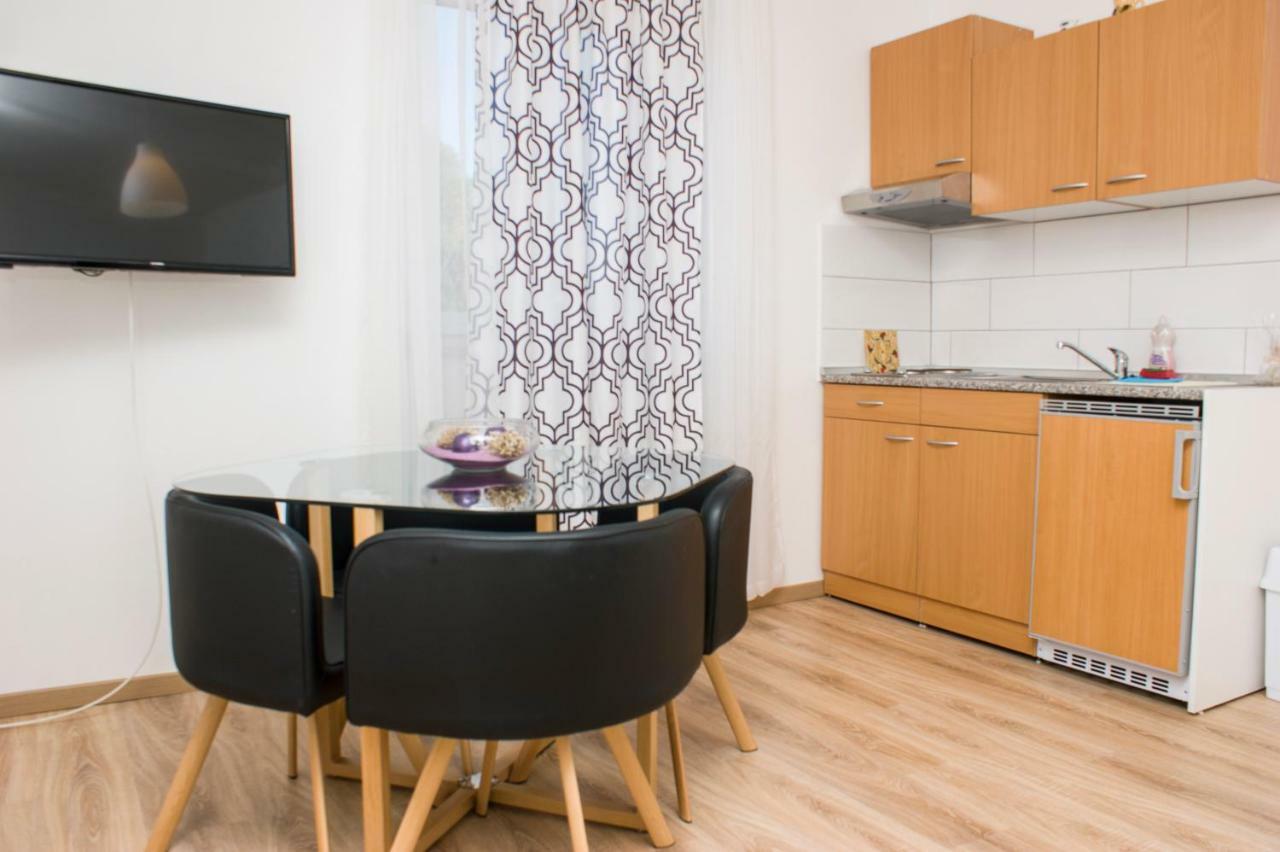 באניולה Apartments Martina מראה חיצוני תמונה