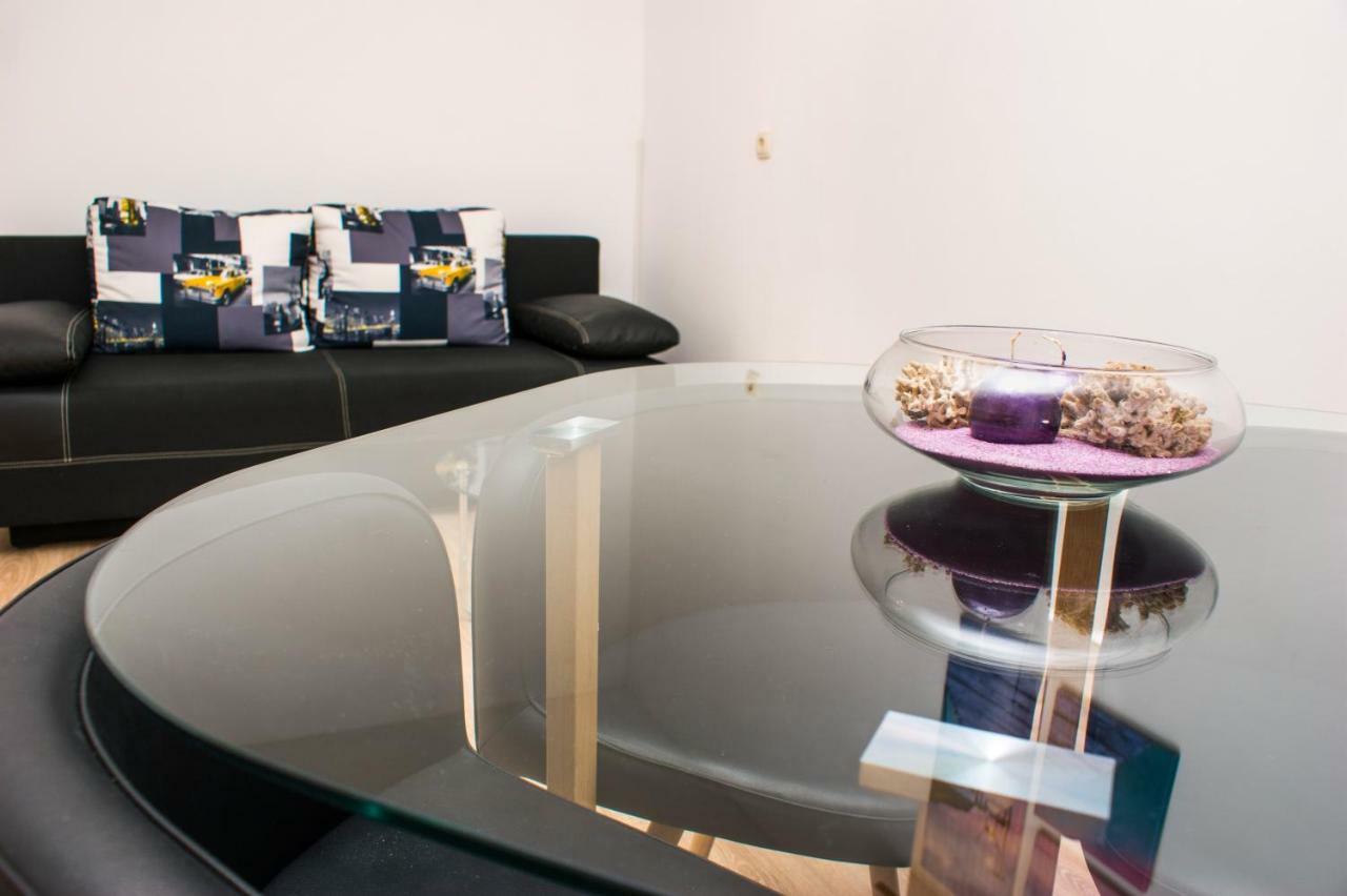 באניולה Apartments Martina מראה חיצוני תמונה