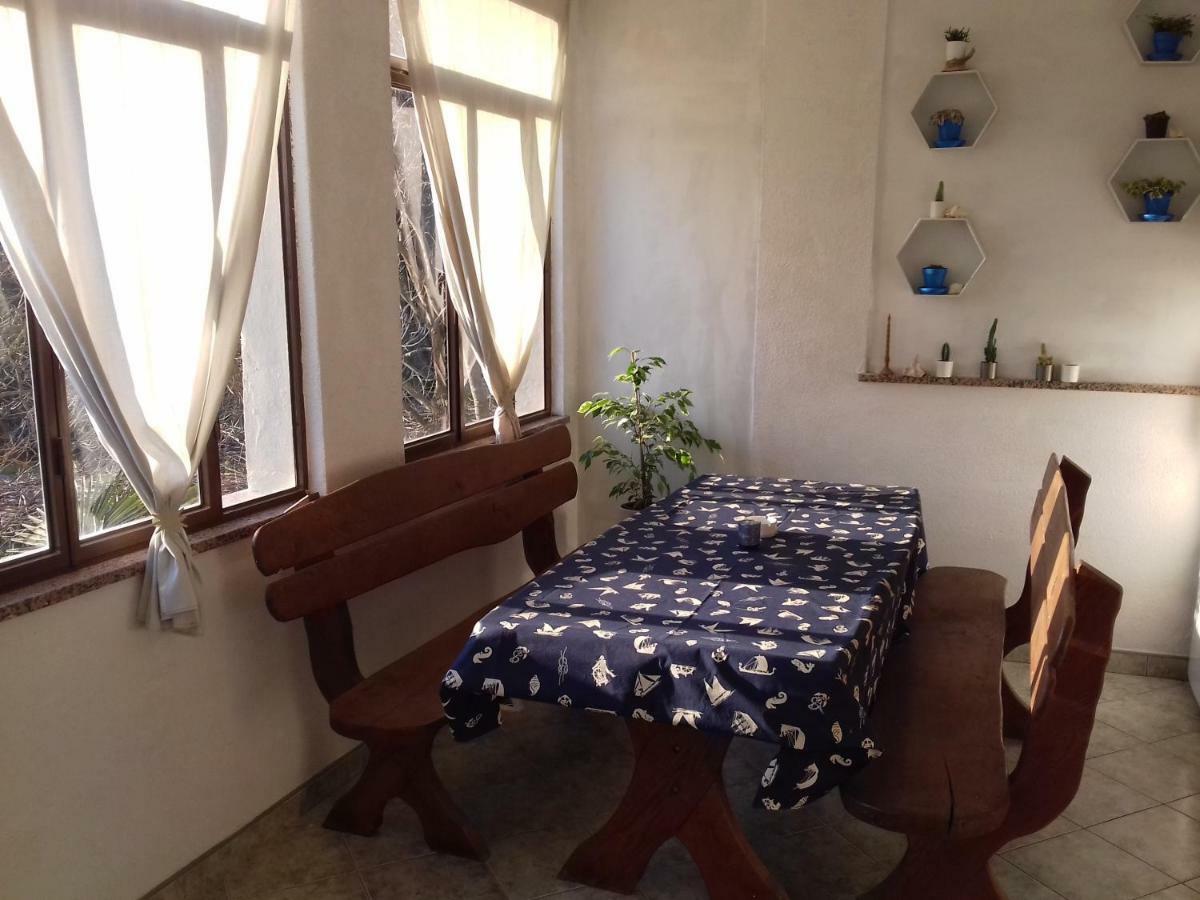 באניולה Apartments Martina מראה חיצוני תמונה