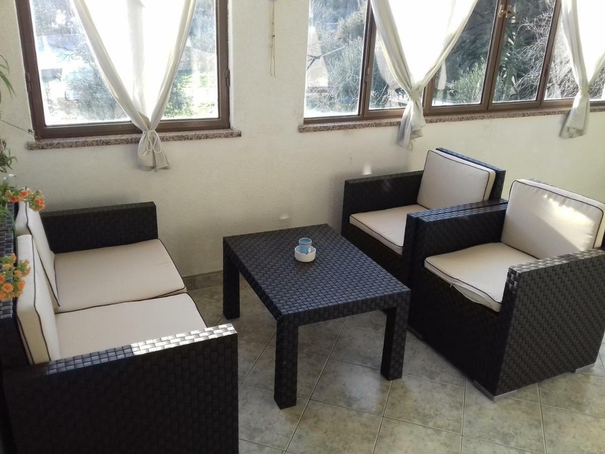 באניולה Apartments Martina מראה חיצוני תמונה